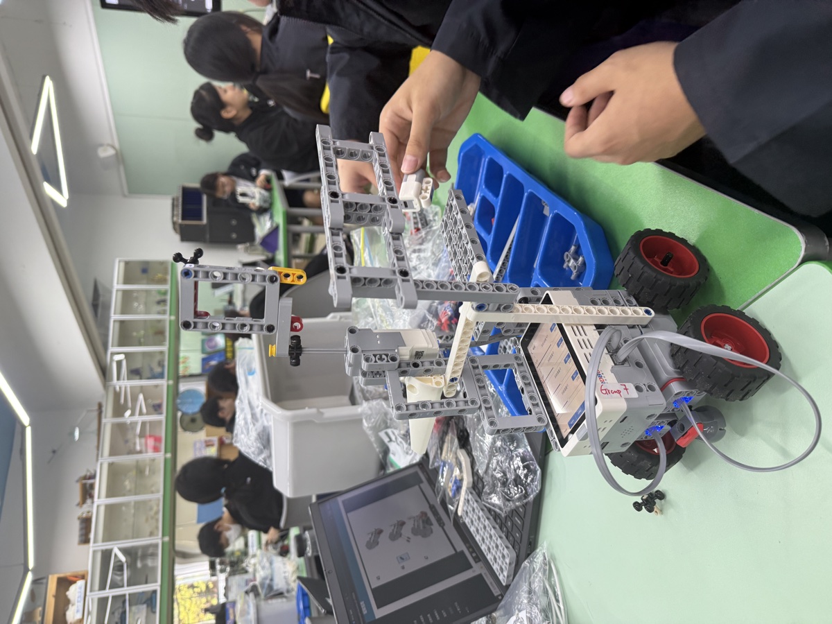 AI Maker 1